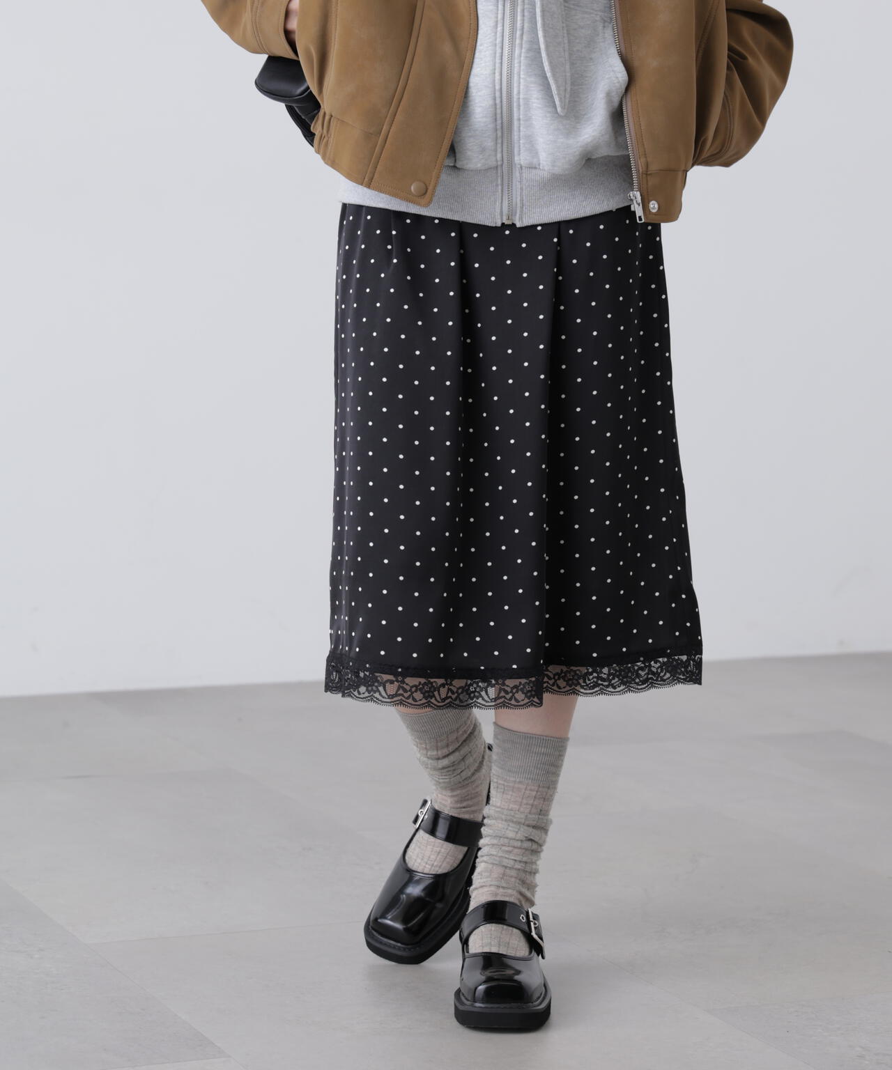 レーストリムサテンミディスカート