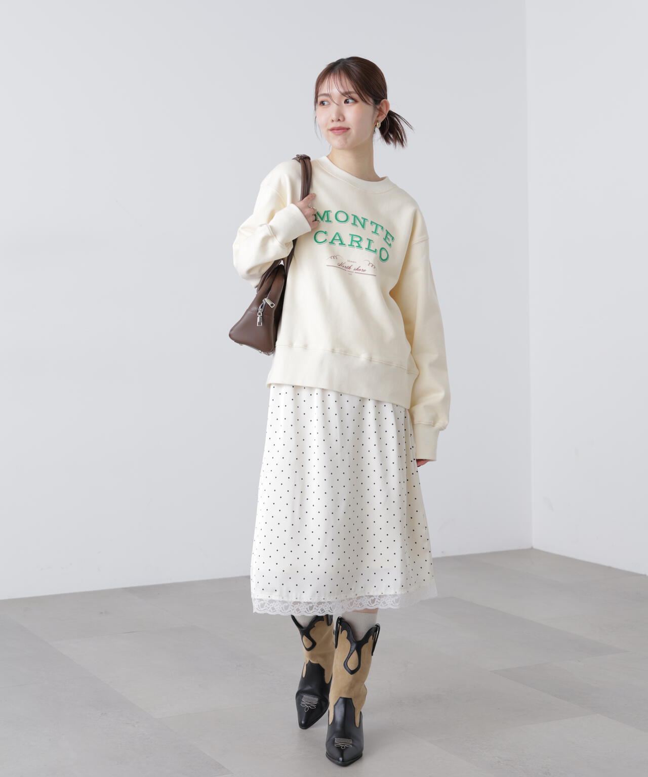 レーストリムサテンミディスカート