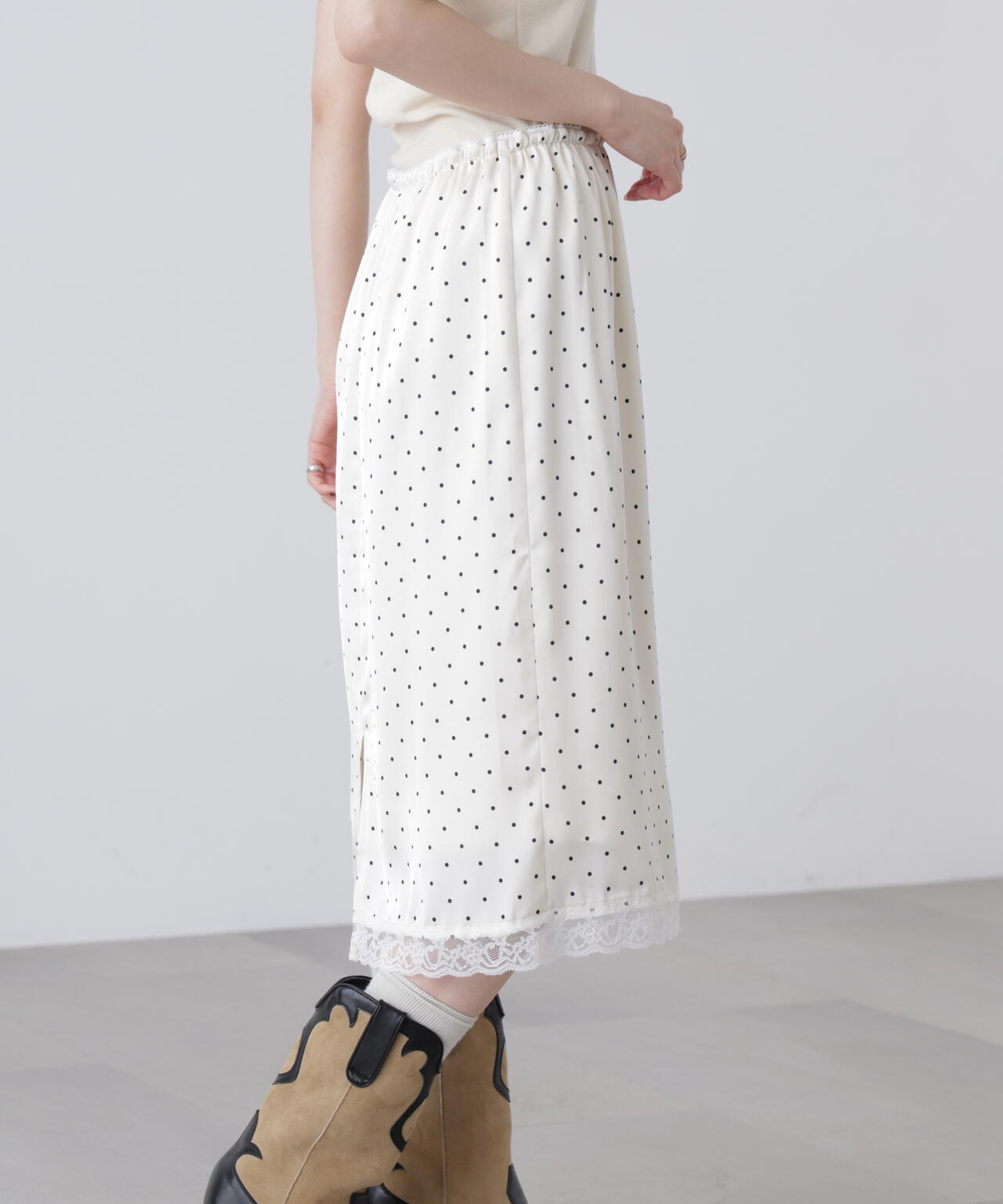 レーストリムサテンミディスカート