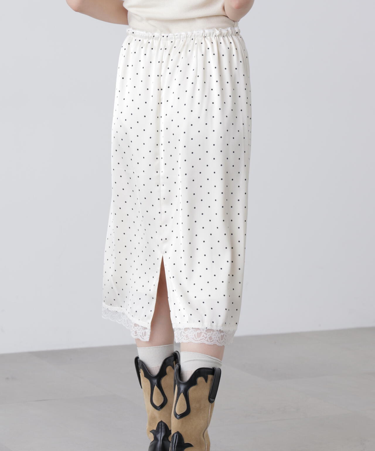 レーストリムサテンミディスカート