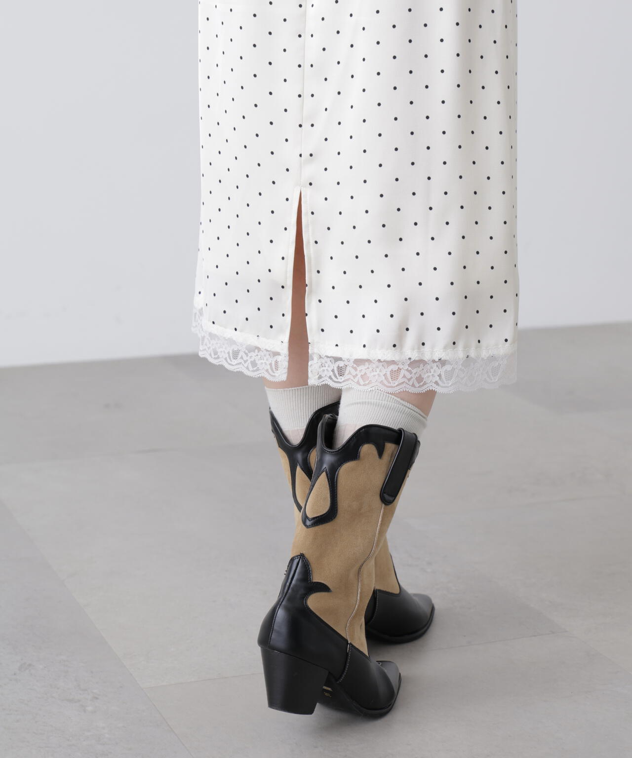 レーストリムサテンミディスカート