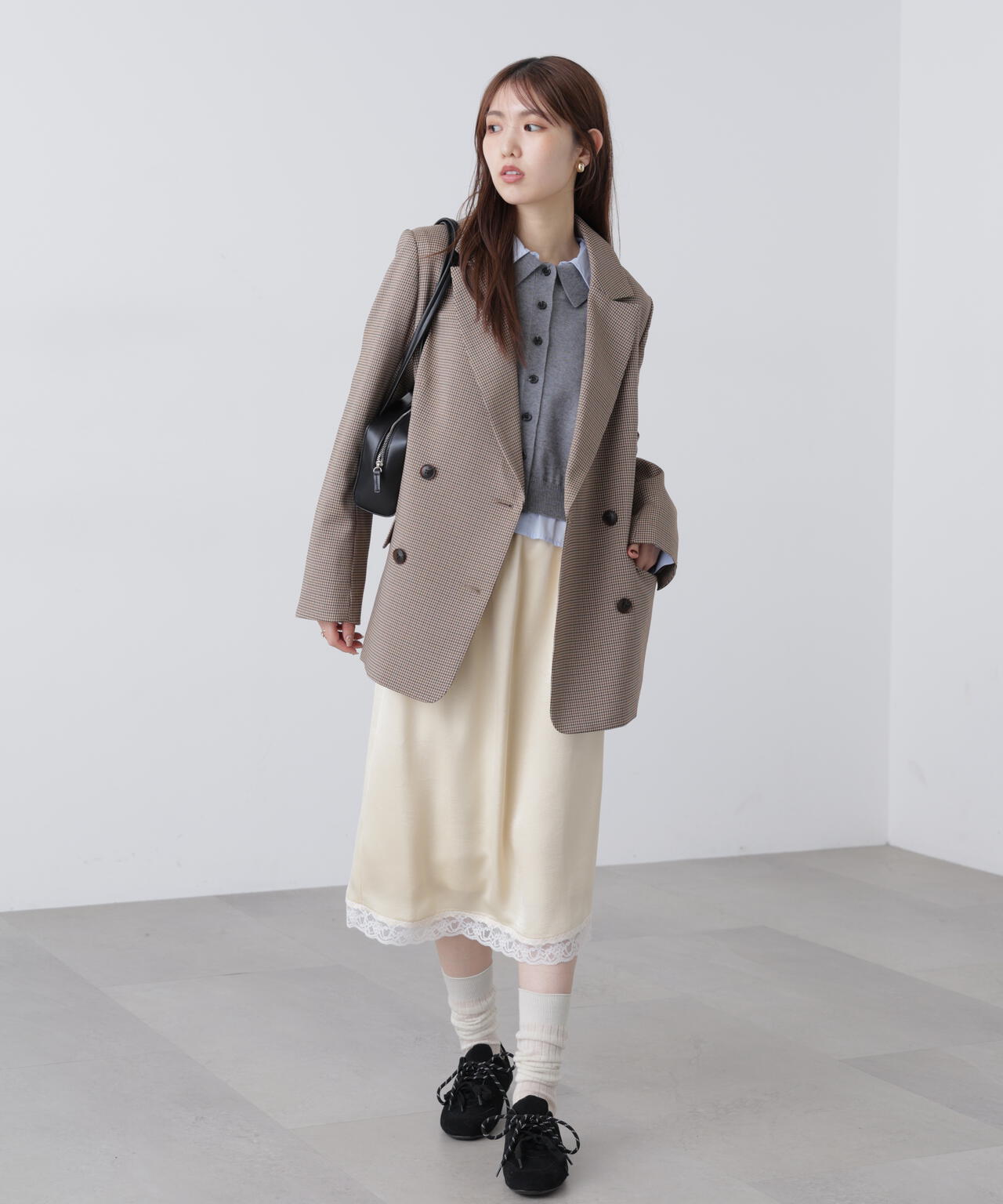 レーストリムサテンミディスカート