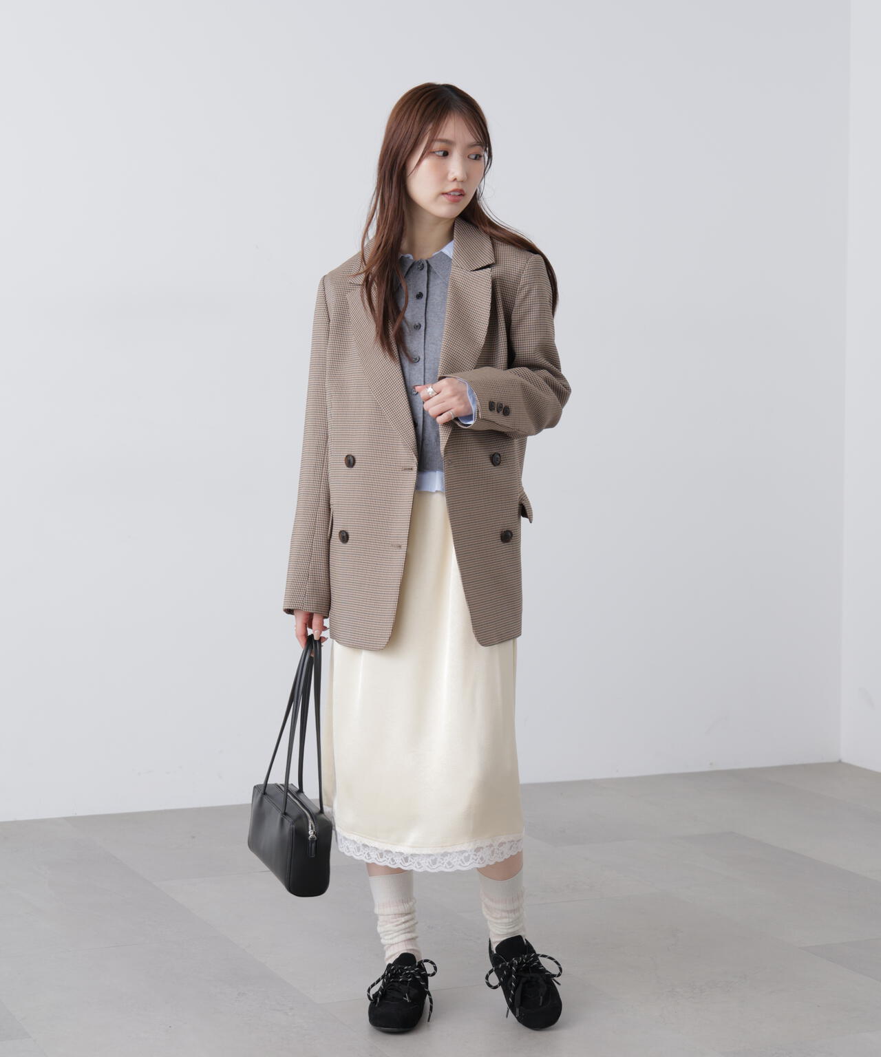 レーストリムサテンミディスカート