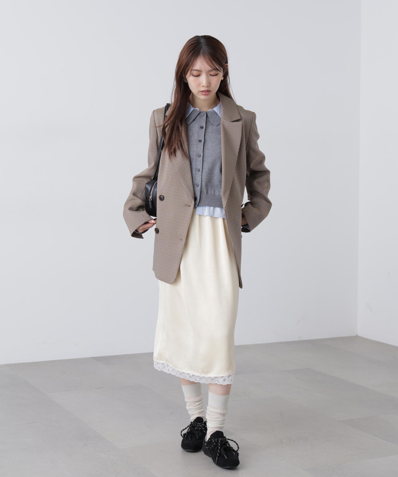 レーストリムサテンミディスカート