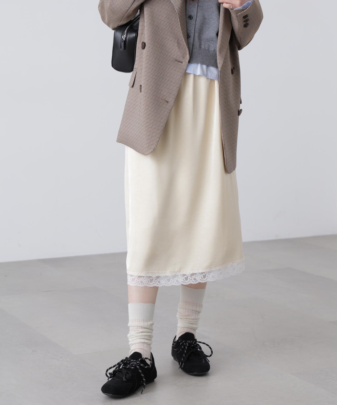 レーストリムサテンミディスカート