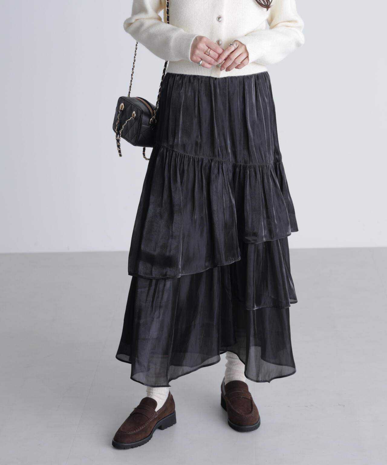 シャイニーフリルティアードスカート