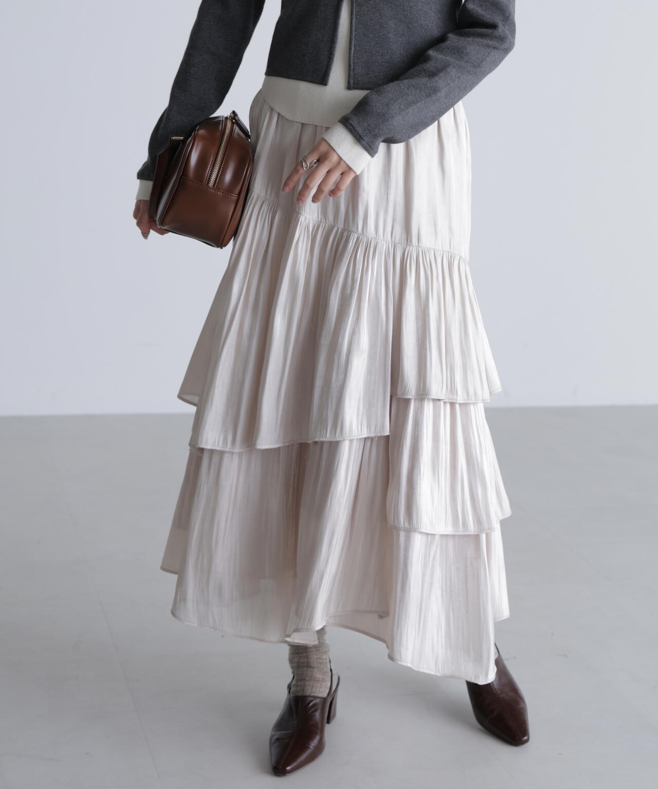 【グレージュ・オフ 追加生産予約】シャイニーフリルティアードスカート