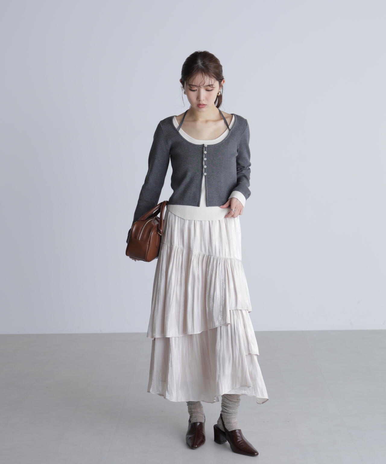 【グレージュ・オフ 追加生産予約】シャイニーフリルティアードスカート