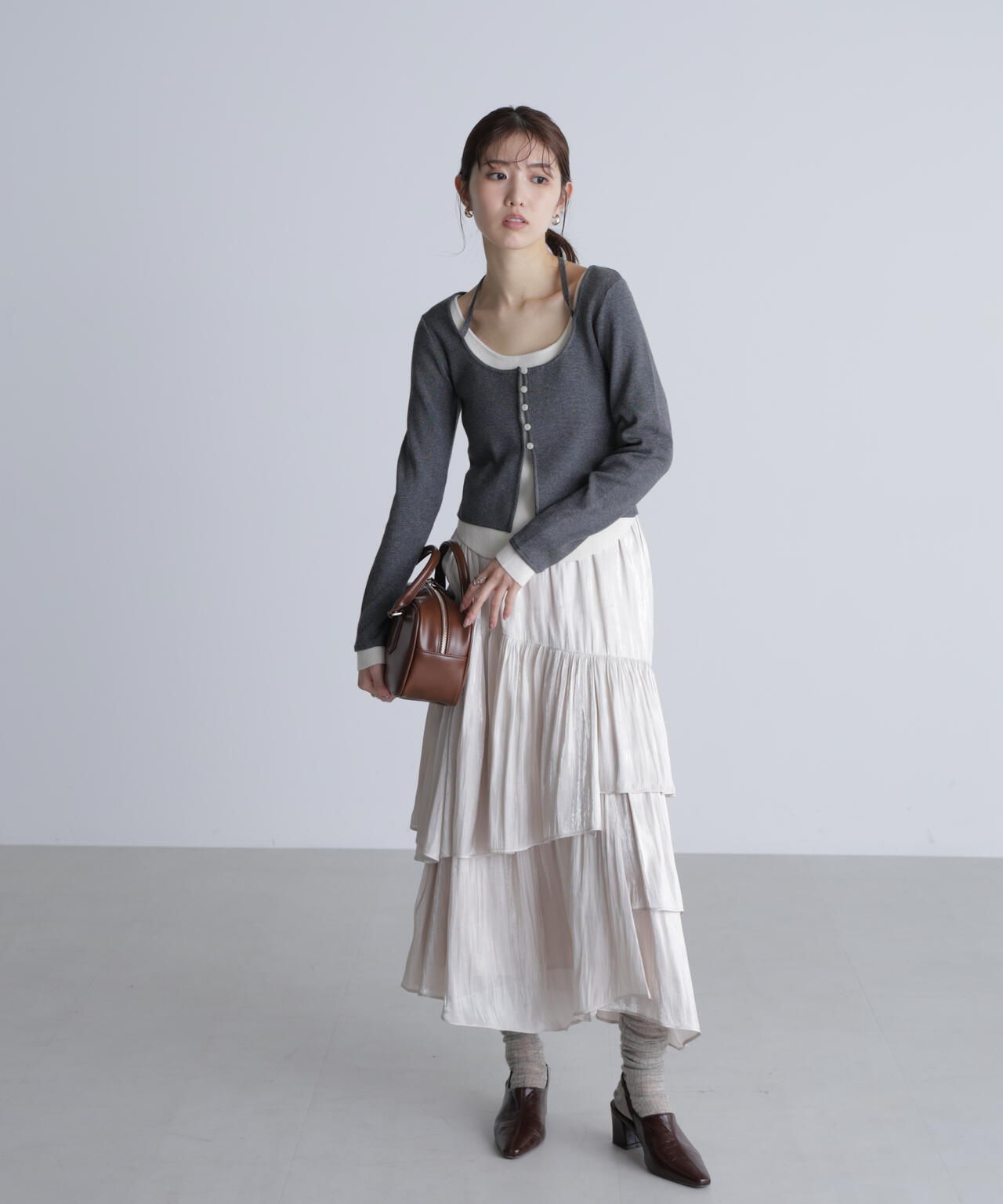 【グレージュ・オフ 追加生産予約】シャイニーフリルティアードスカート