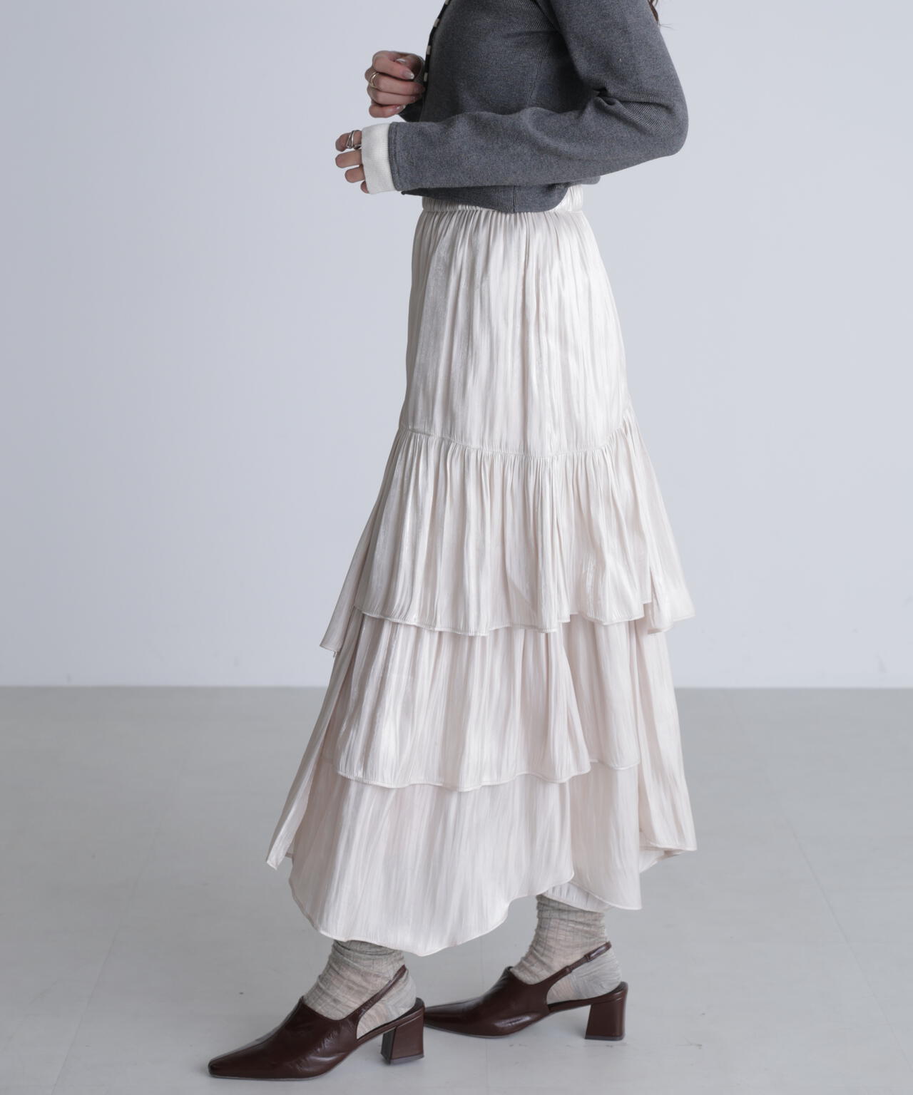 シャイニーフリルティアードスカート