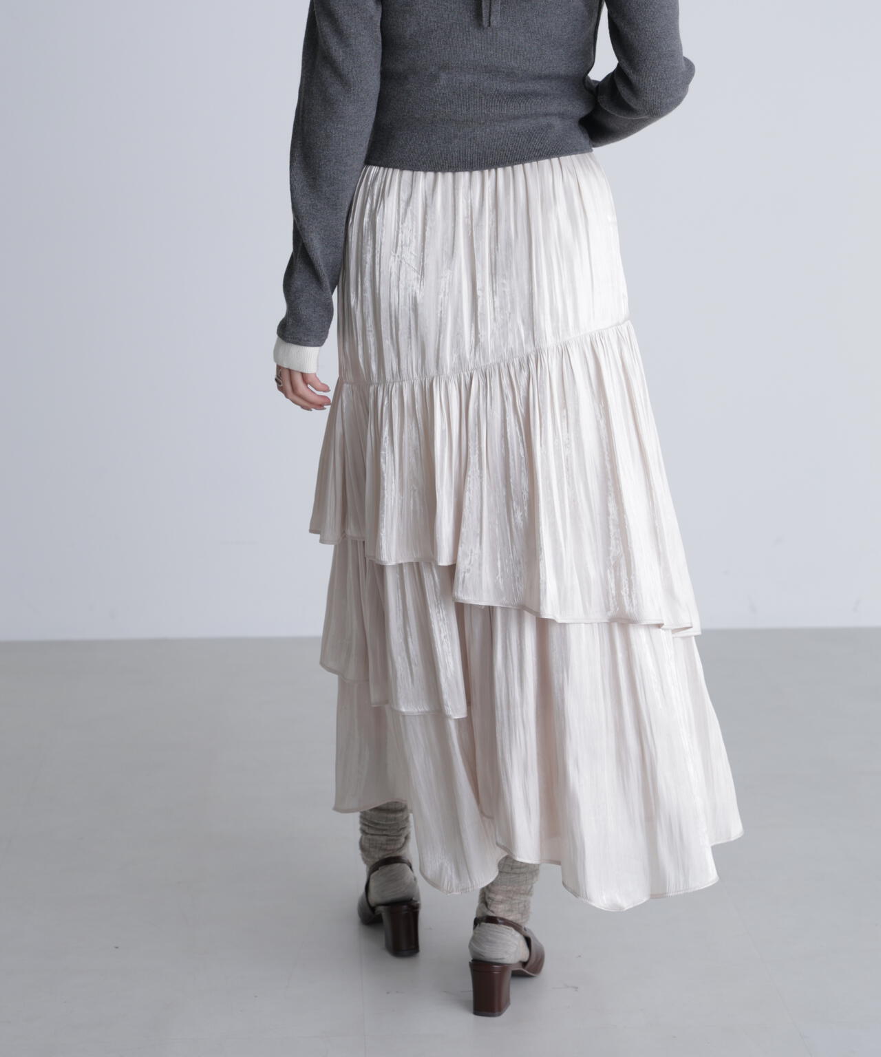 シャイニーフリルティアードスカート