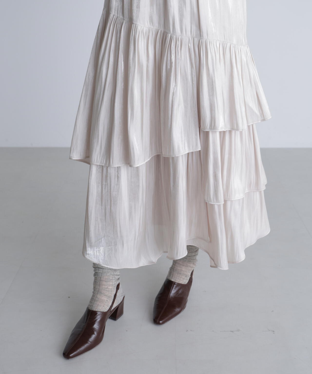 シャイニーフリルティアードスカート