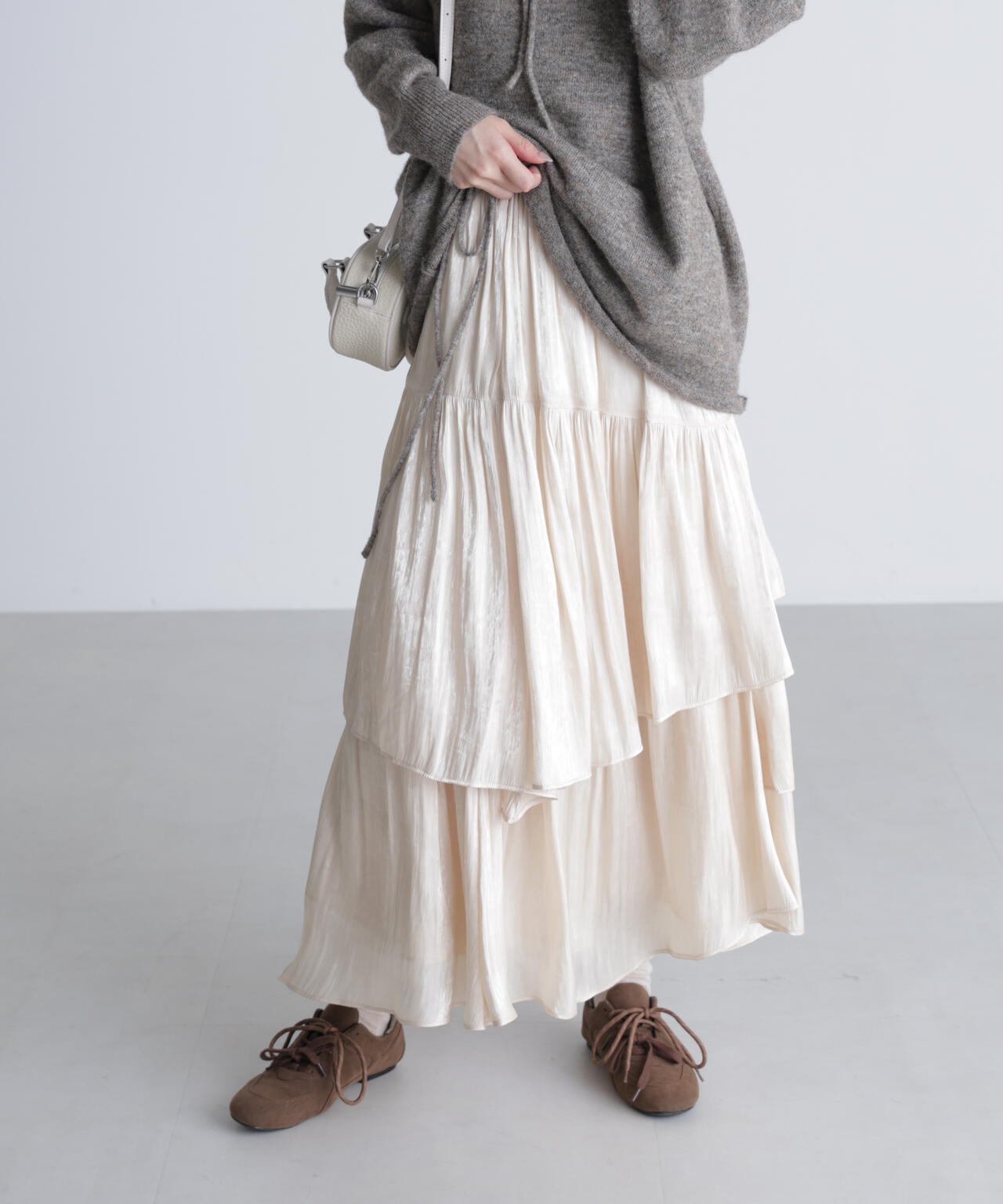 シャイニーフリルティアードスカート