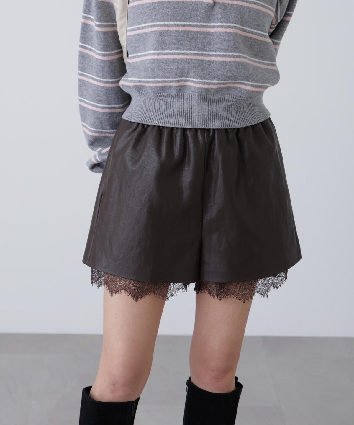 レースレイヤードエコレザーショートパンツ