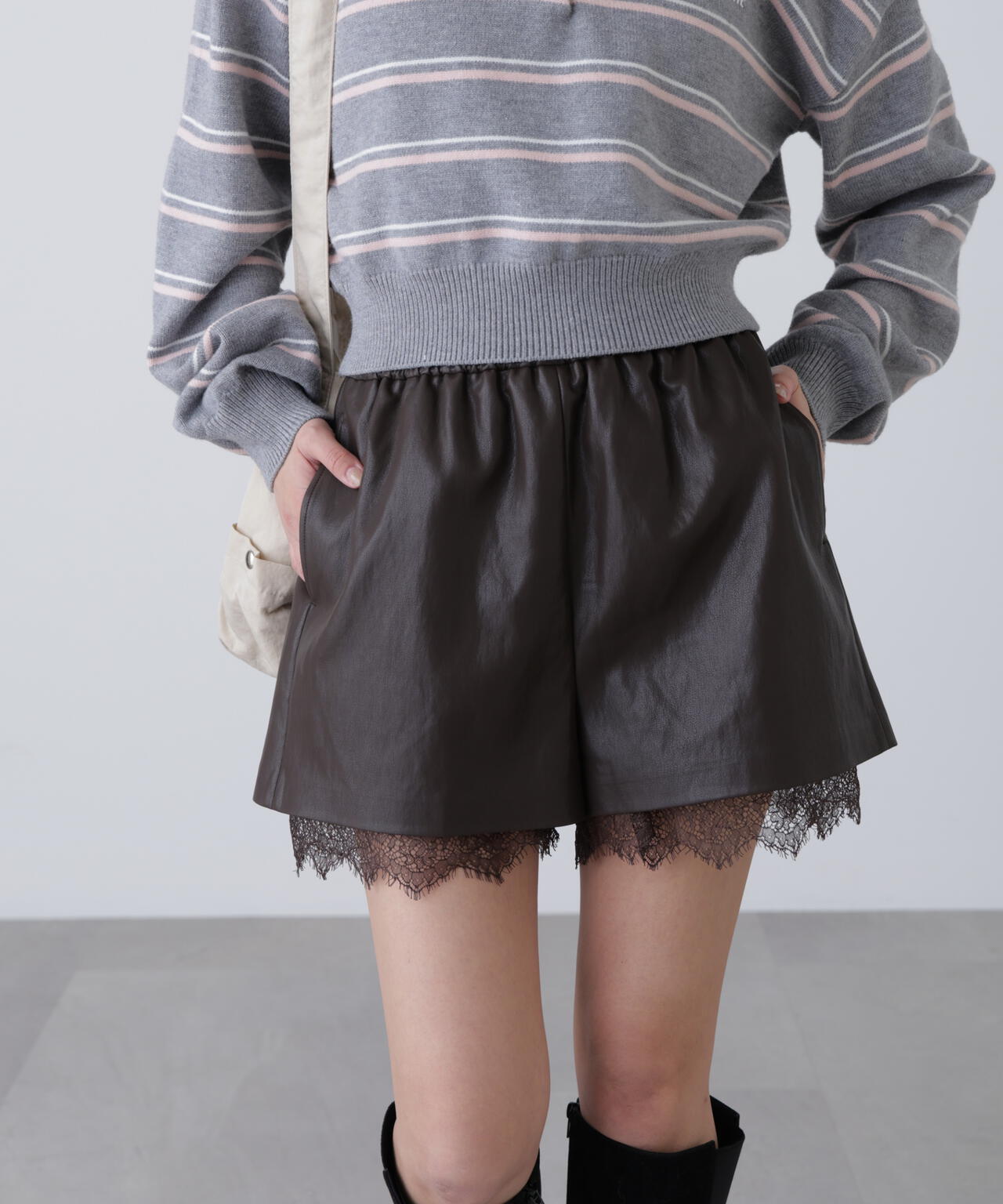 レースレイヤードエコレザーショートパンツ