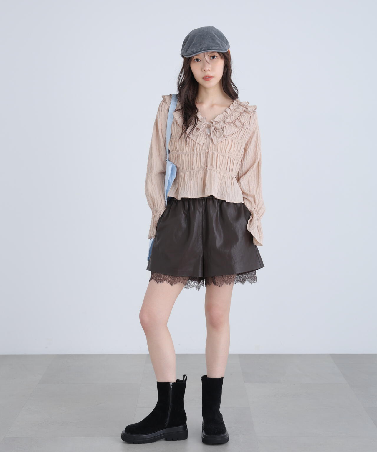 レースレイヤードエコレザーショートパンツ