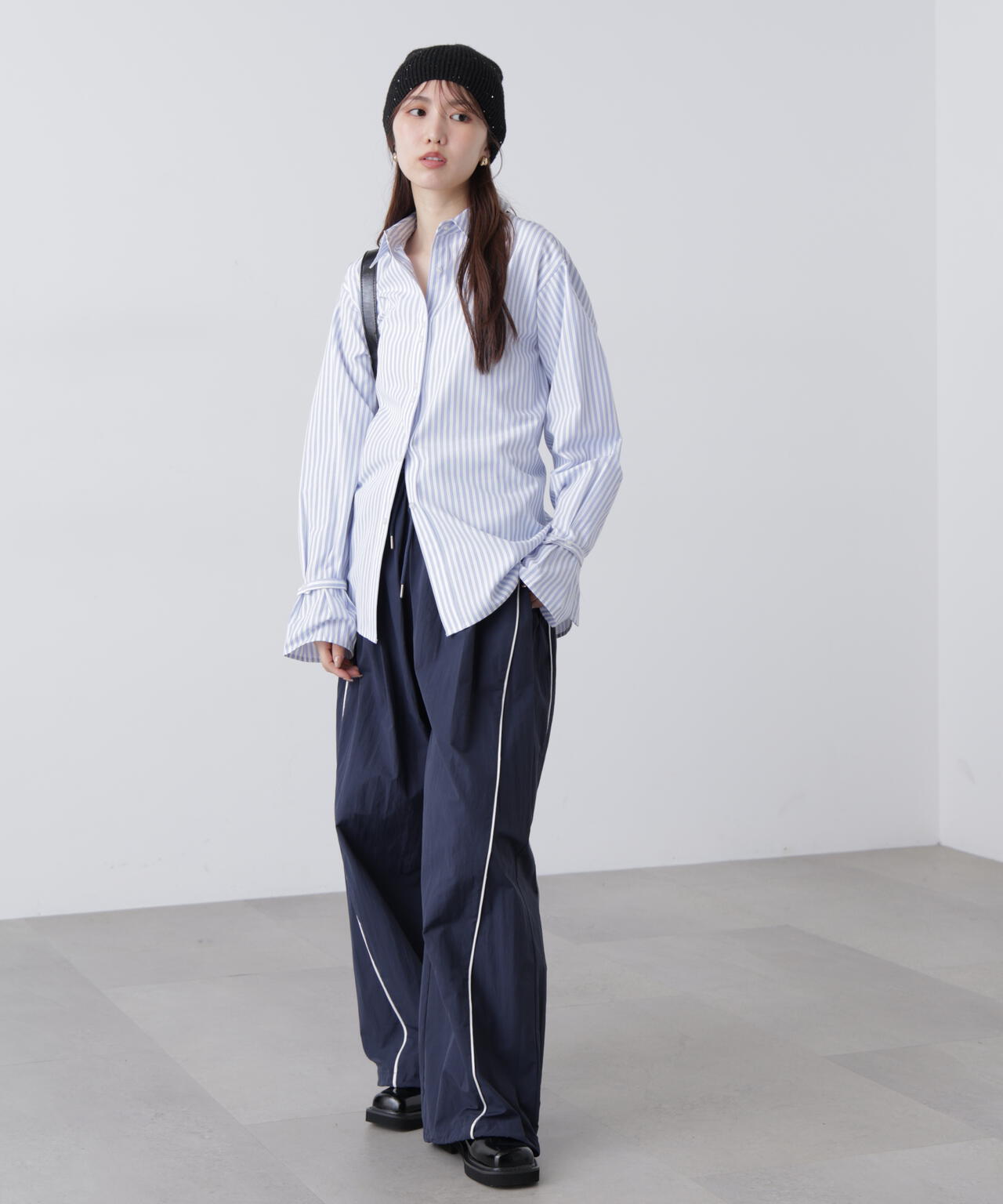 サイドタック配色ラインナイロンパンツ