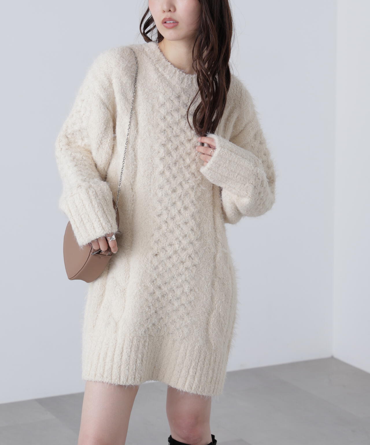 テディヤーンケーブル編みミニワンピース