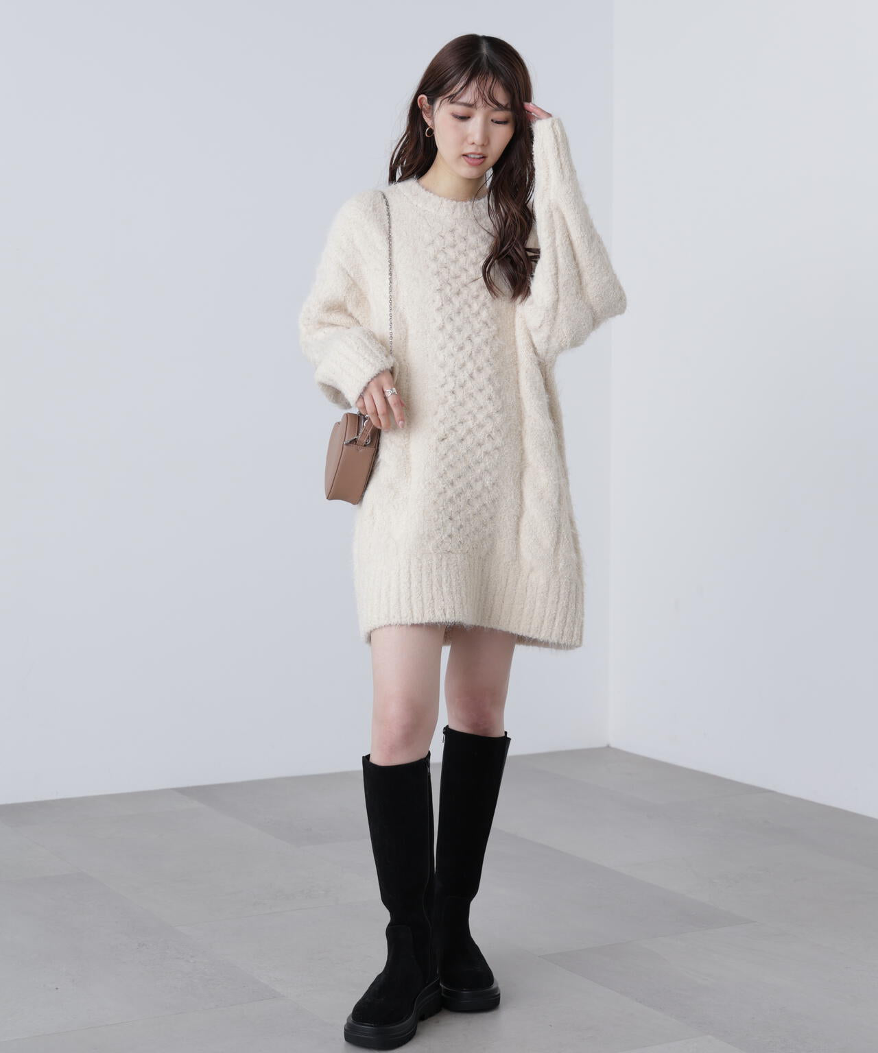 テディヤーンケーブル編みミニワンピース