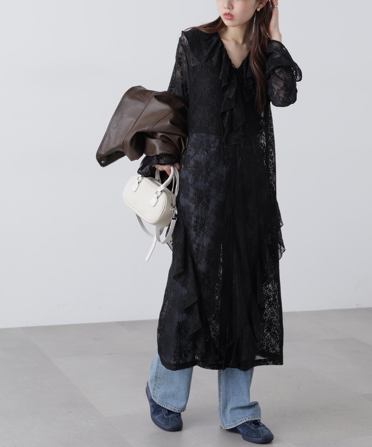 前開きラッフルフリルレースワンピース