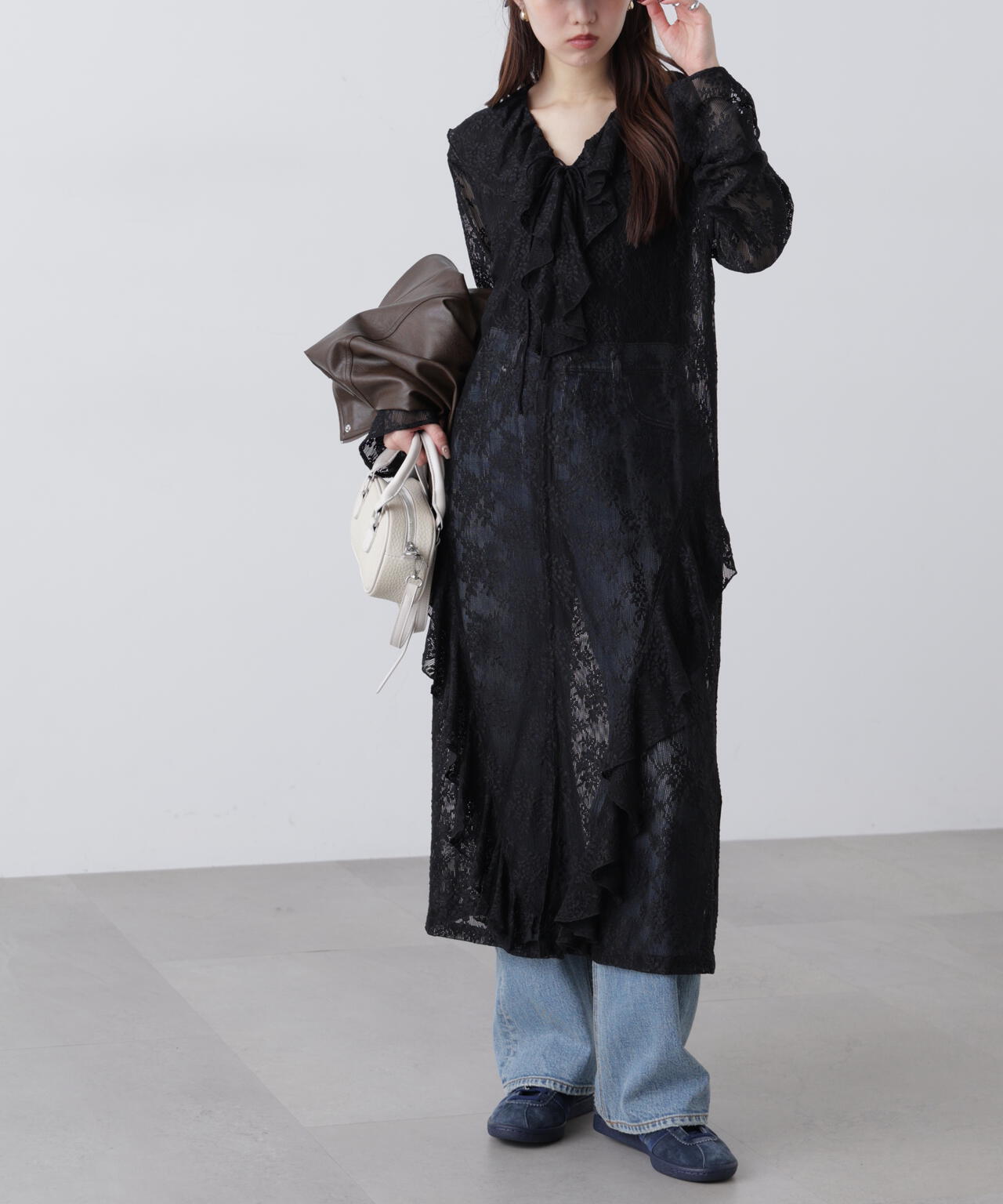 前開きラッフルフリルレースワンピース