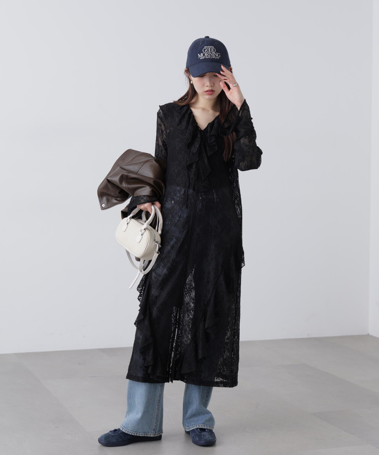 前開きラッフルフリルレースワンピース