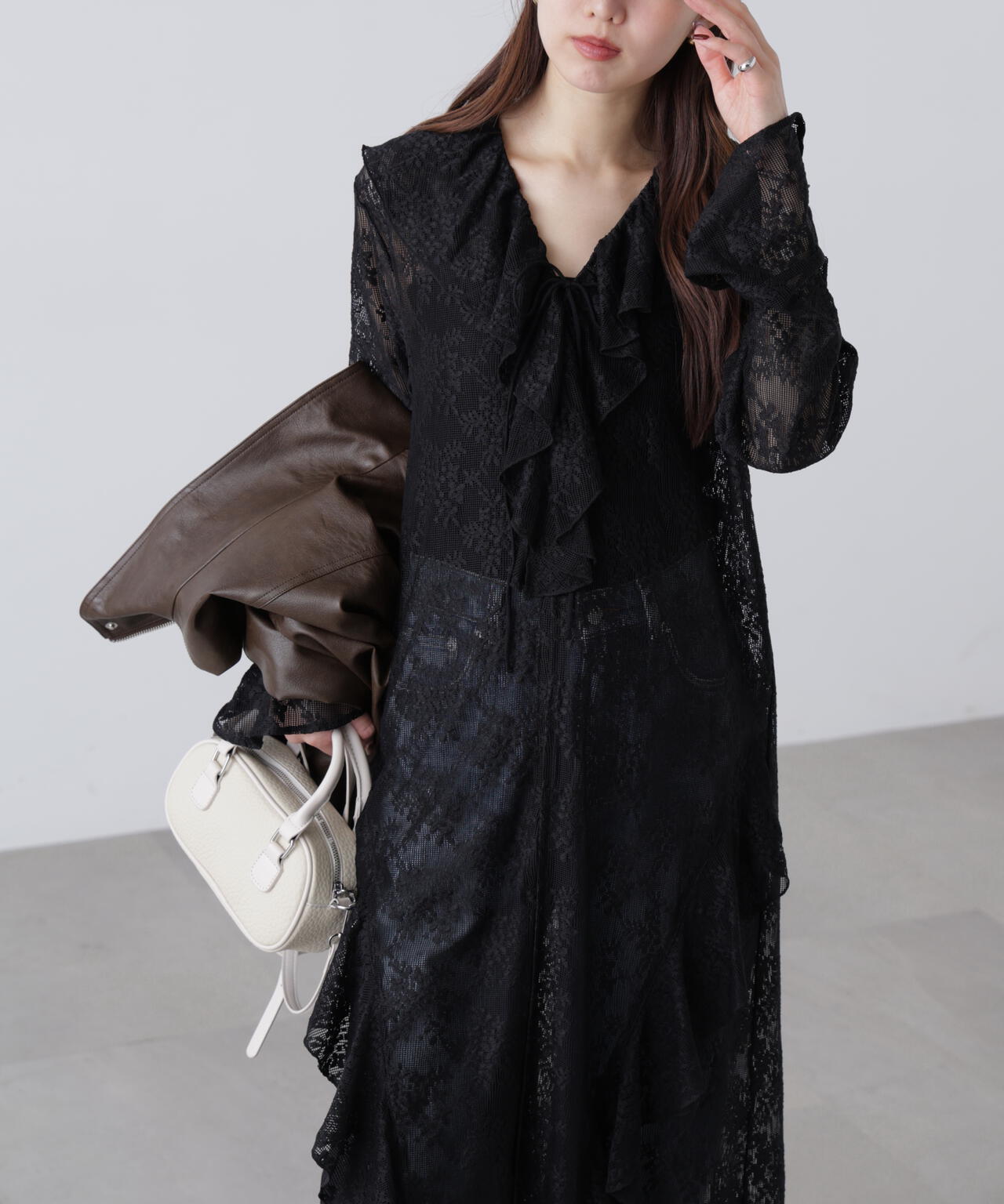前開きラッフルフリルレースワンピース