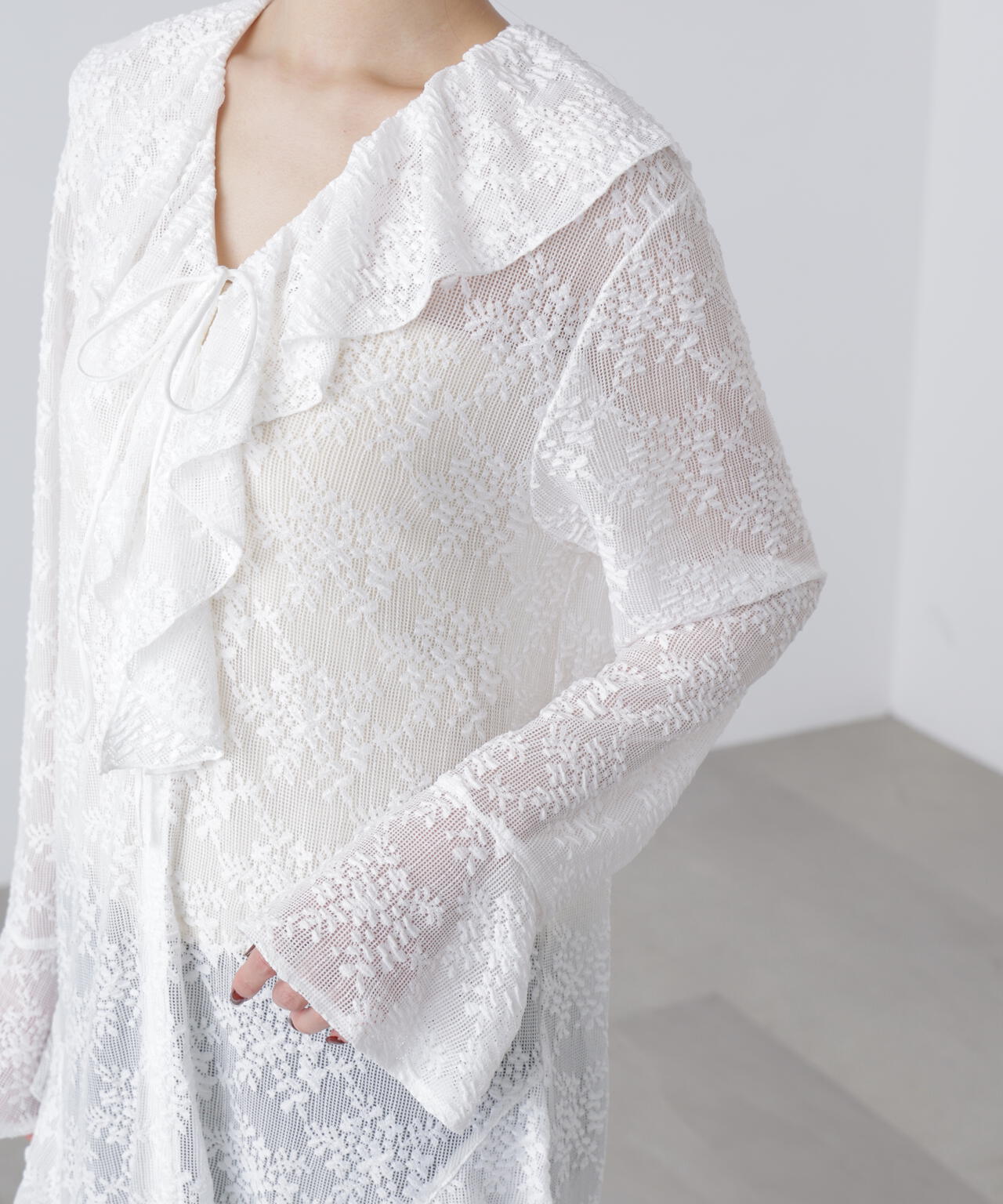 前開きラッフルフリルレースワンピース