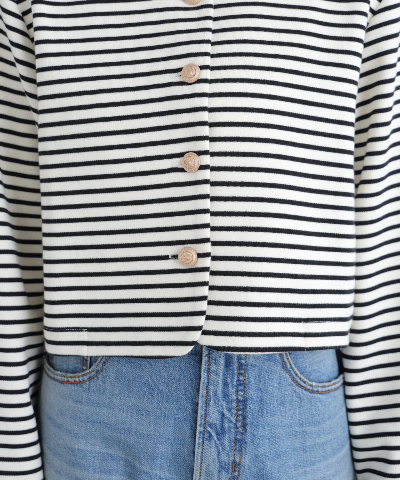 金ボタンノーカラージャケット