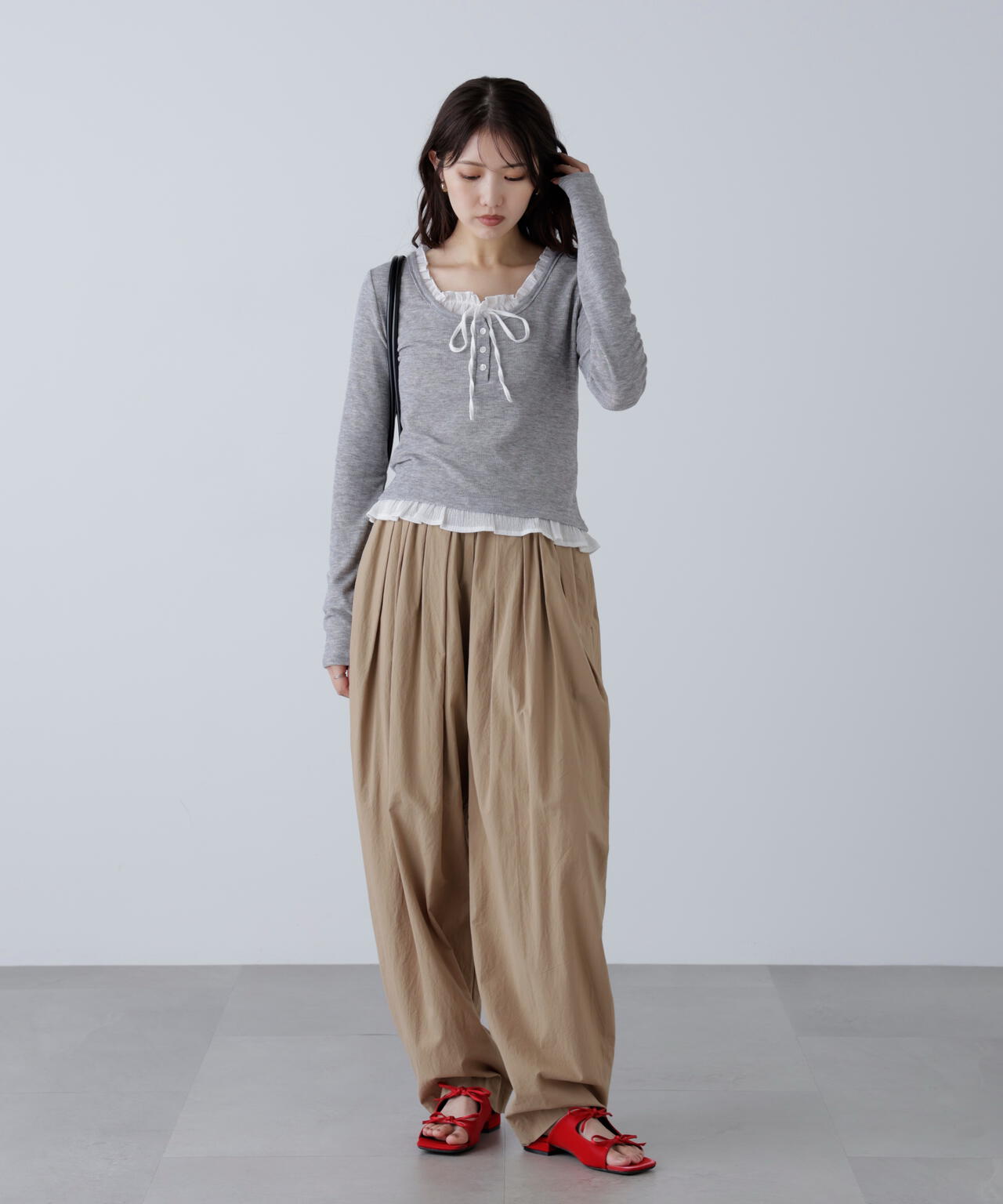 レイヤード風フリルリボンカットソー