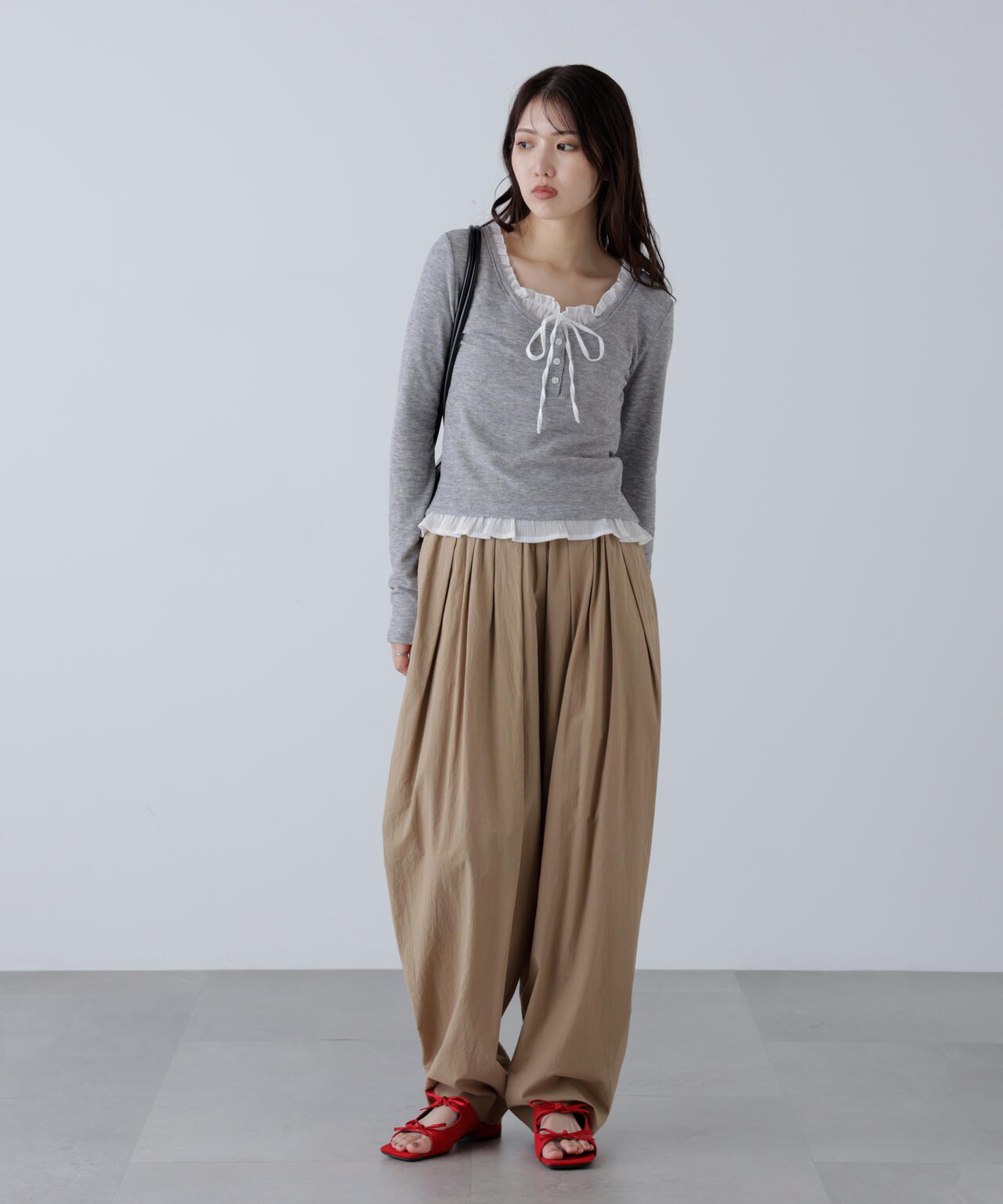 レイヤード風フリルリボンカットソー