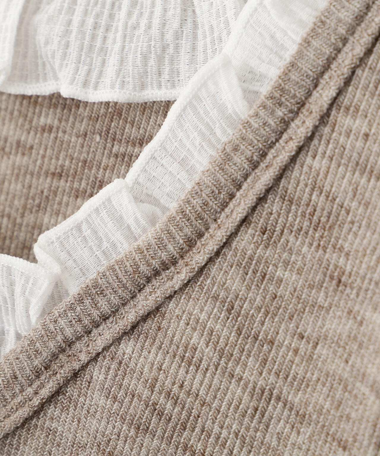 レイヤード風フリルリボンカットソー