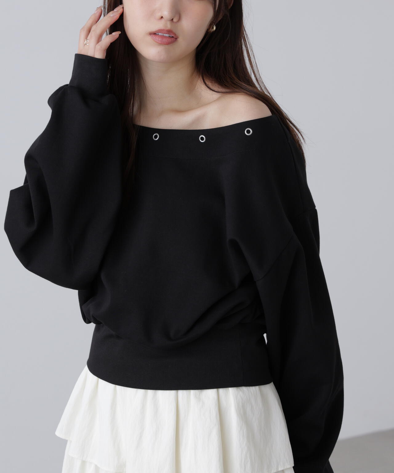 ハトメオフショルスウェット