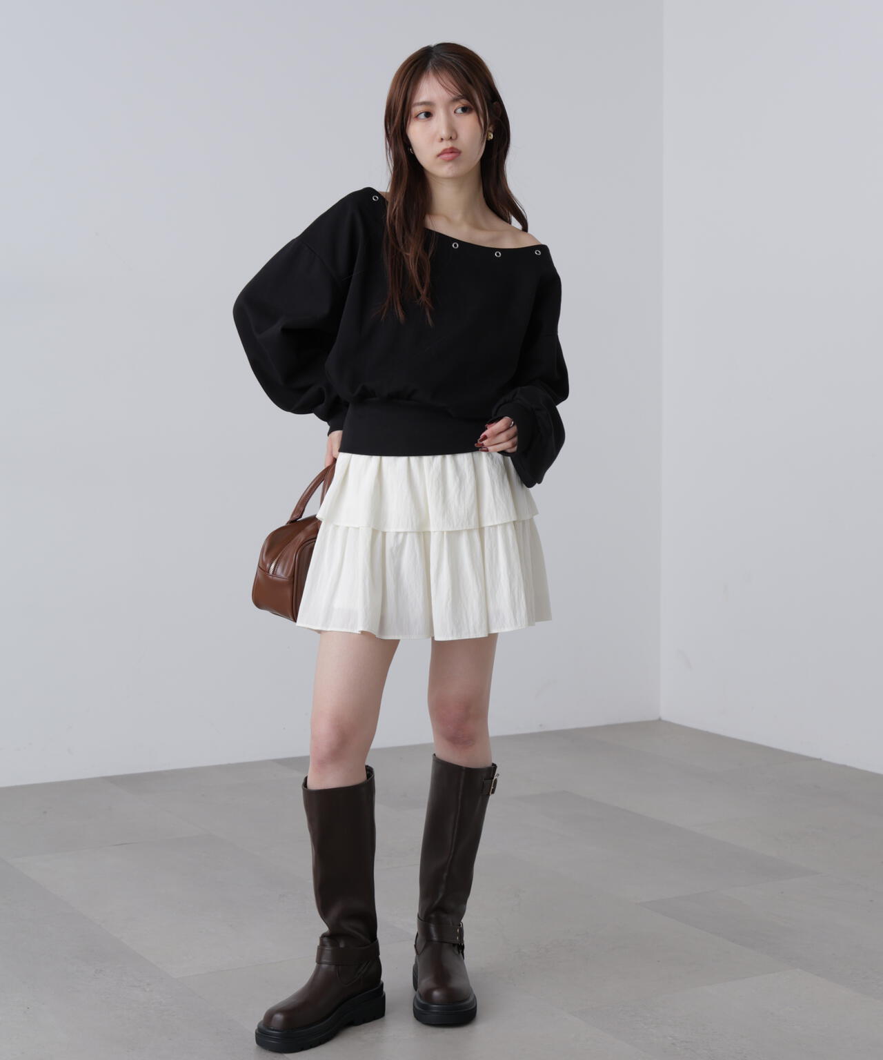 ハトメオフショルスウェット