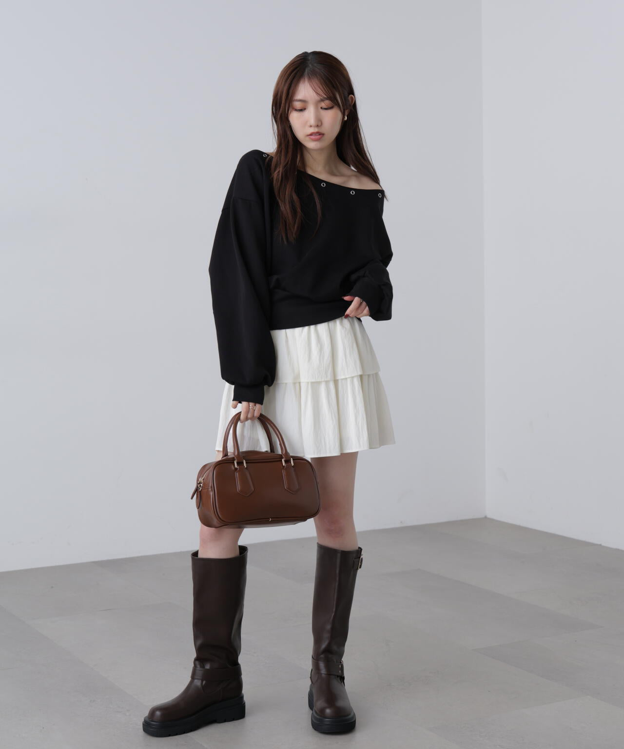 ハトメオフショルスウェット