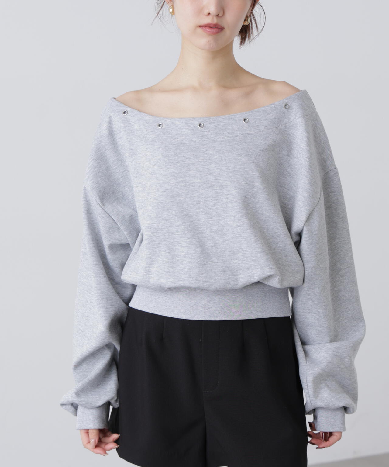 ハトメオフショルスウェット