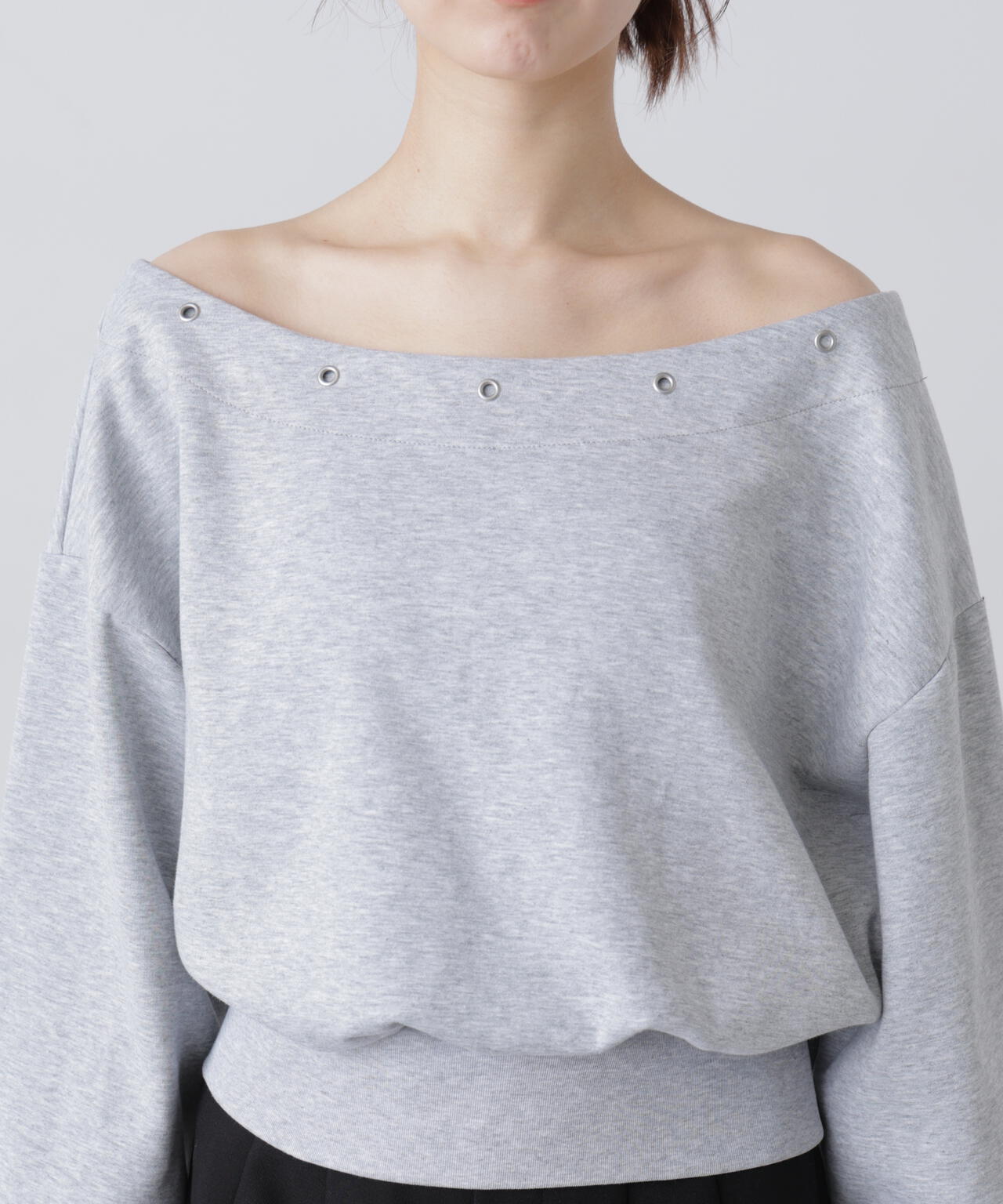 ハトメオフショルスウェット