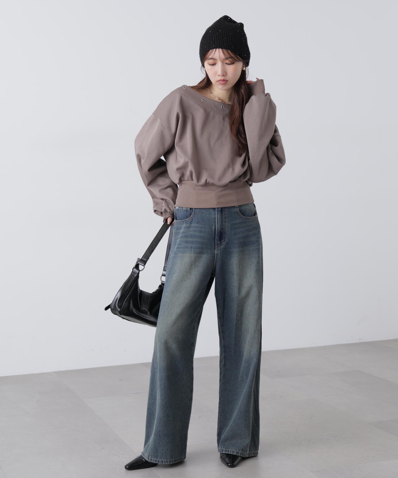 ハトメオフショルスウェット