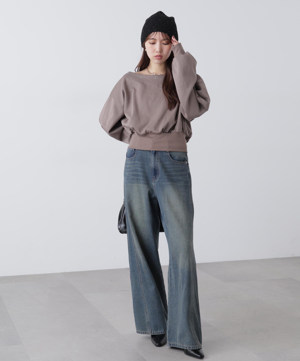 ハトメオフショルスウェット