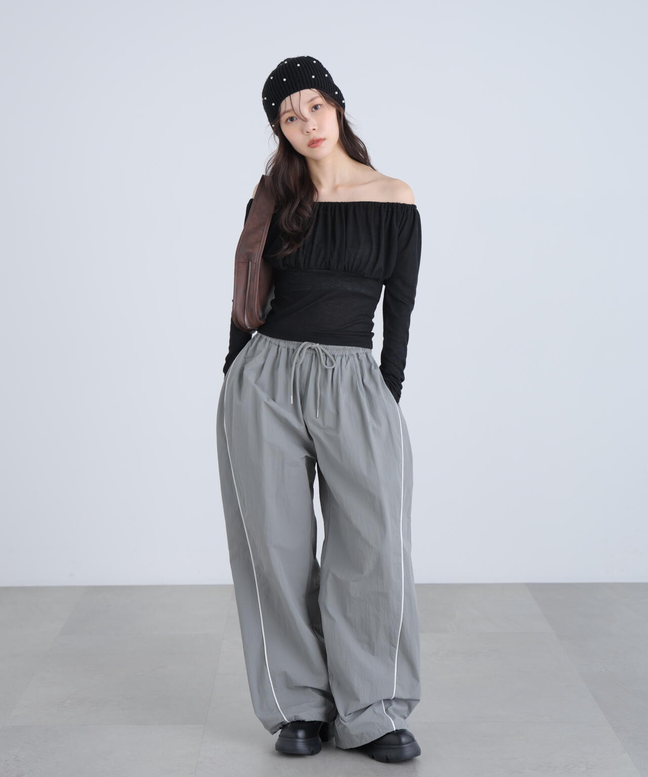 オフショルシアーギャザーカットソー