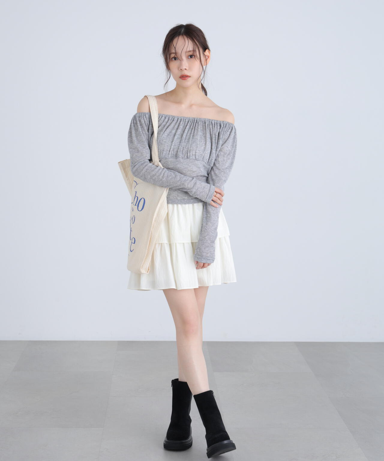 オフショルシアーギャザーカットソー