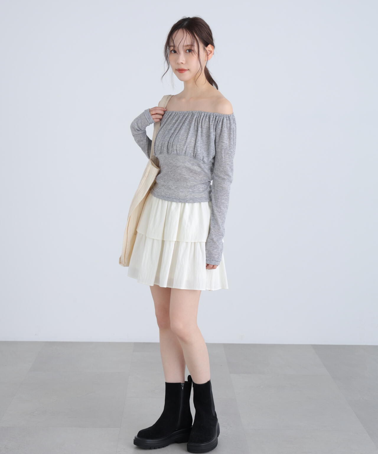 オフショルシアーギャザーカットソー