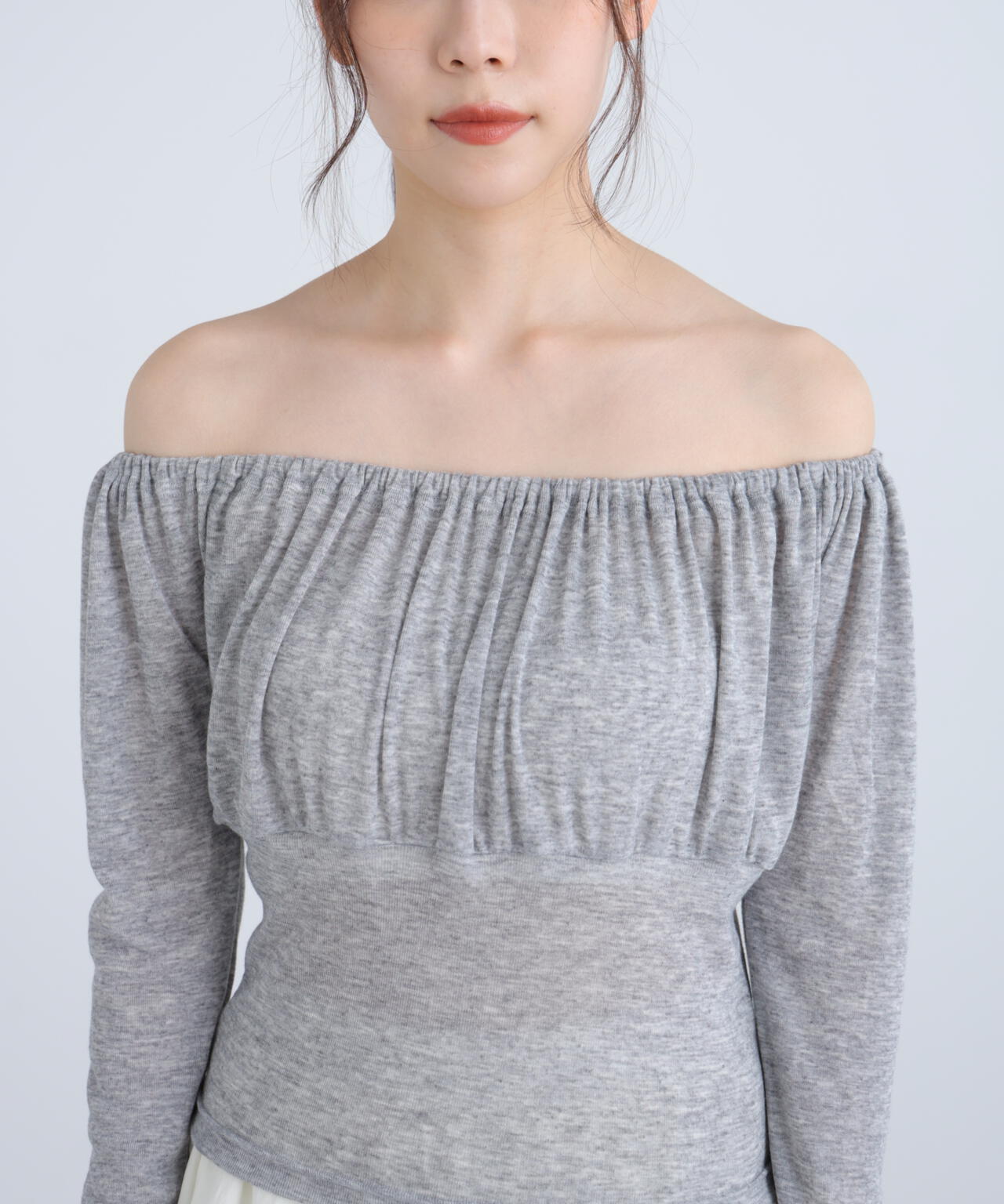 オフショルシアーギャザーカットソー