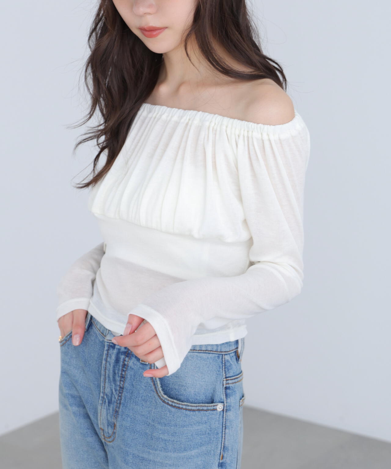 オフショルシアーギャザーカットソー