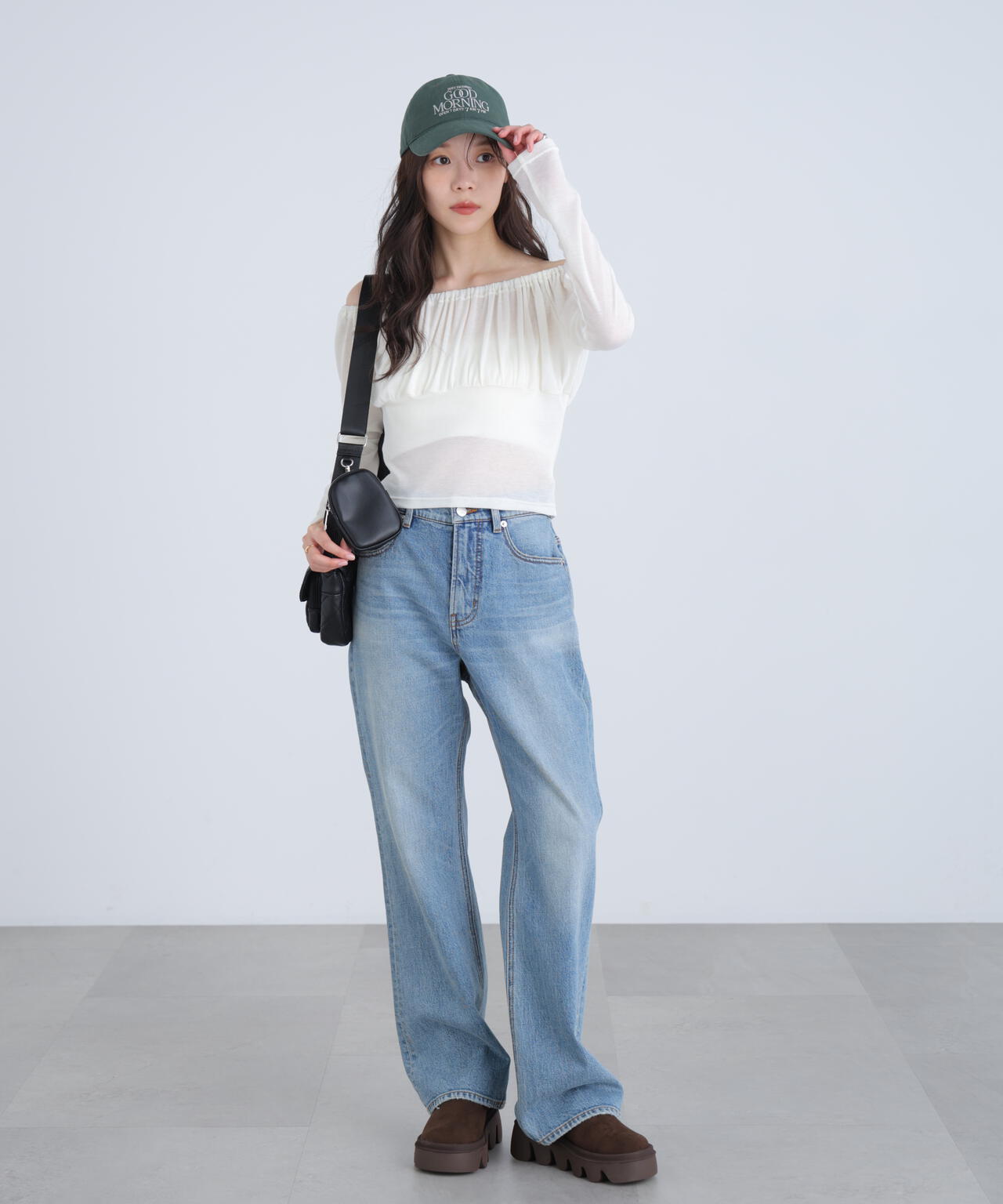 オフショルシアーギャザーカットソー