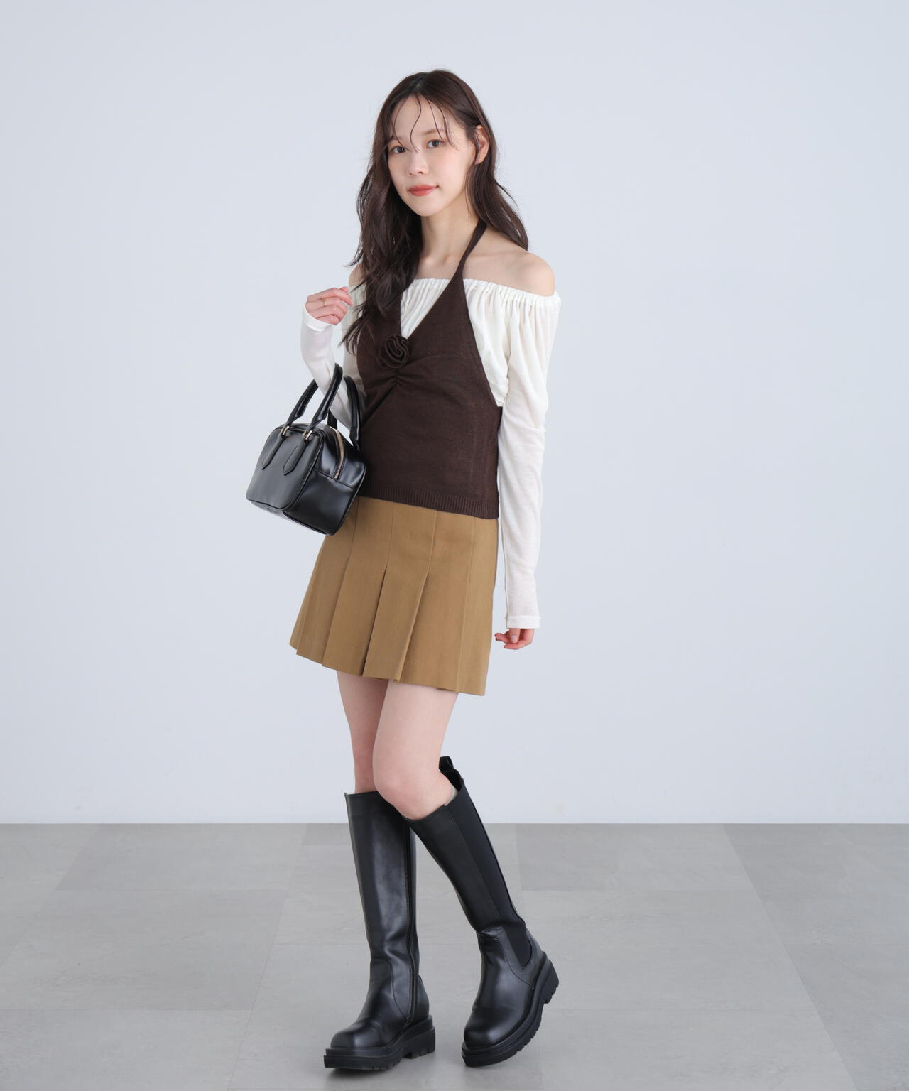 オフショルシアーギャザーカットソー