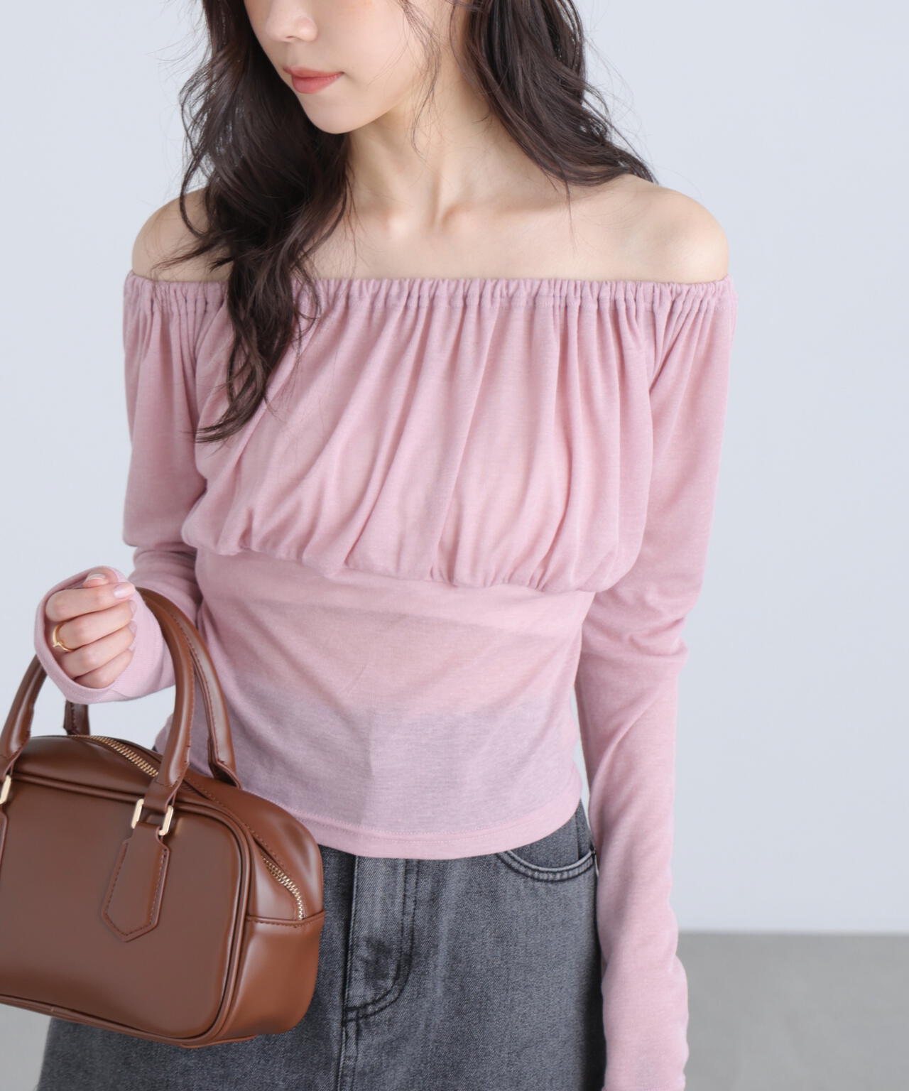 オフショルシアーギャザーカットソー