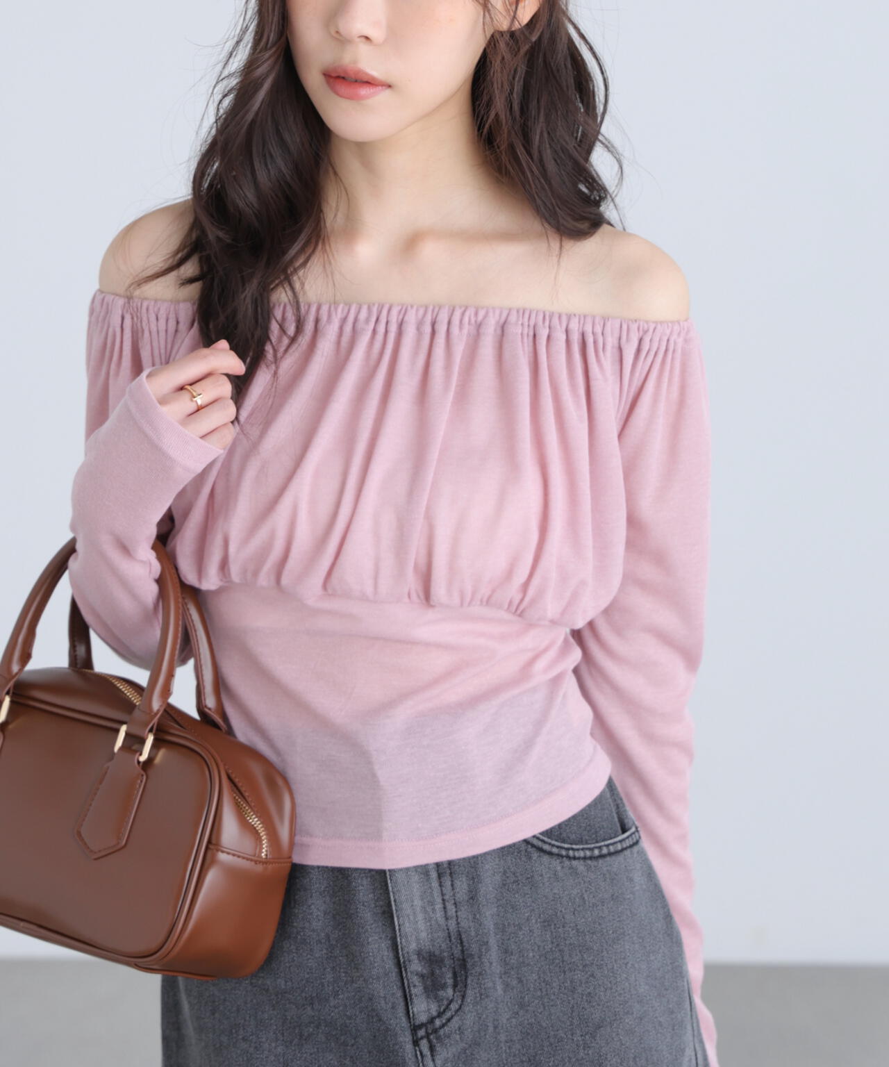 オフショルシアーギャザーカットソー