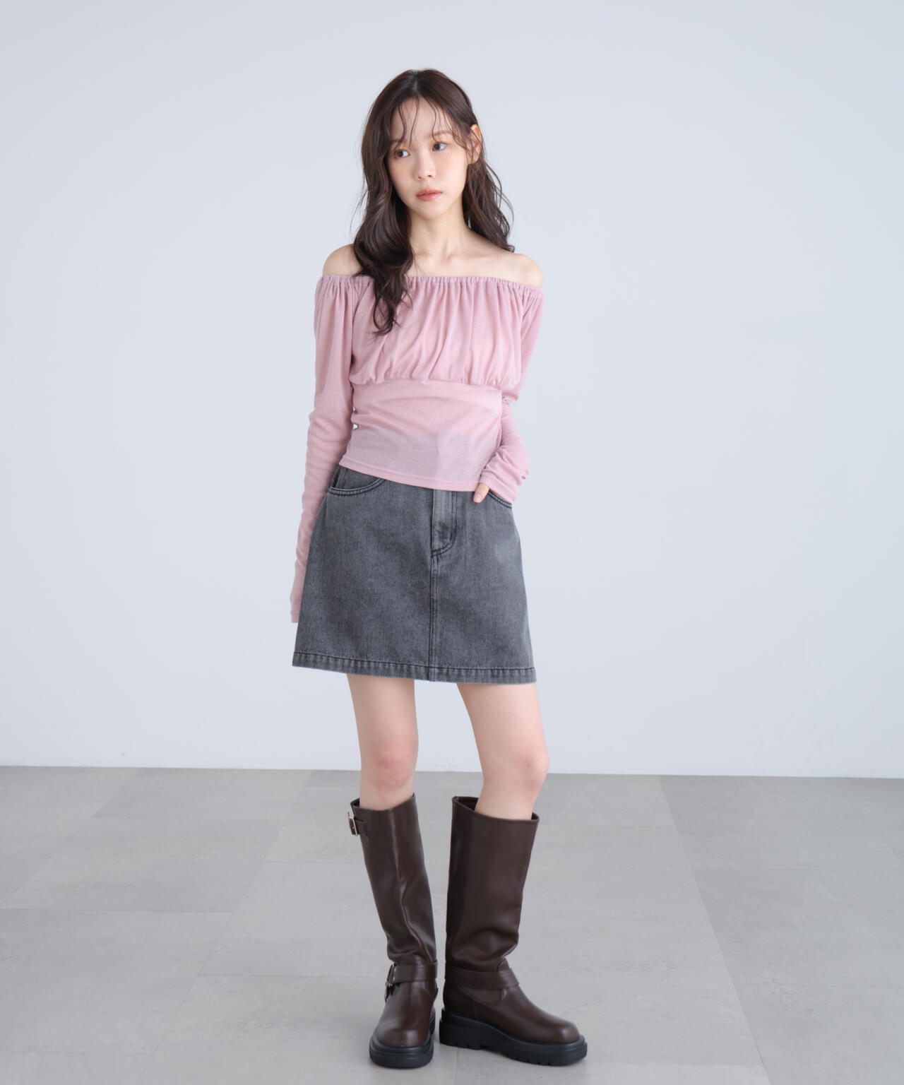 オフショルシアーギャザーカットソー