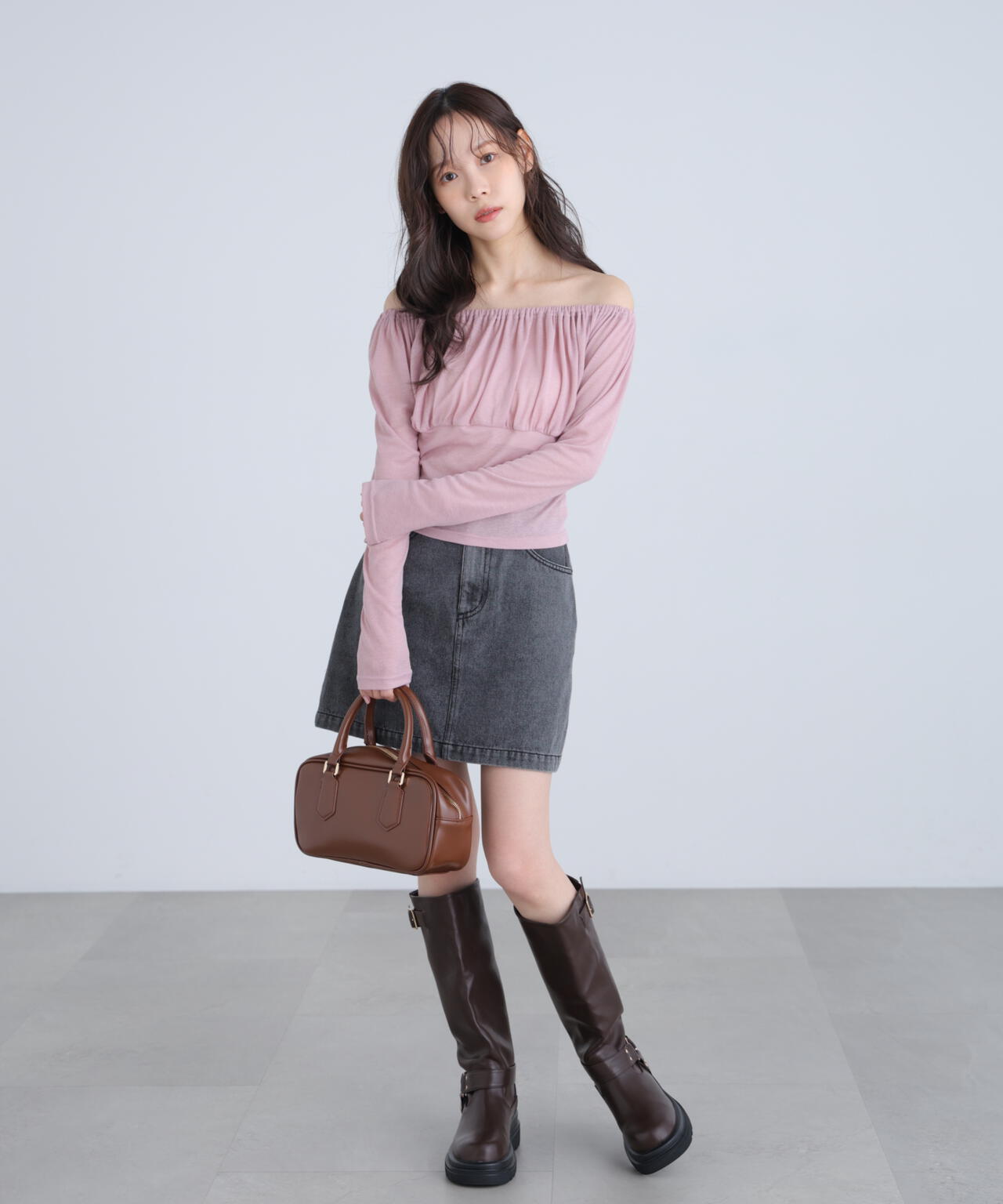 オフショルシアーギャザーカットソー